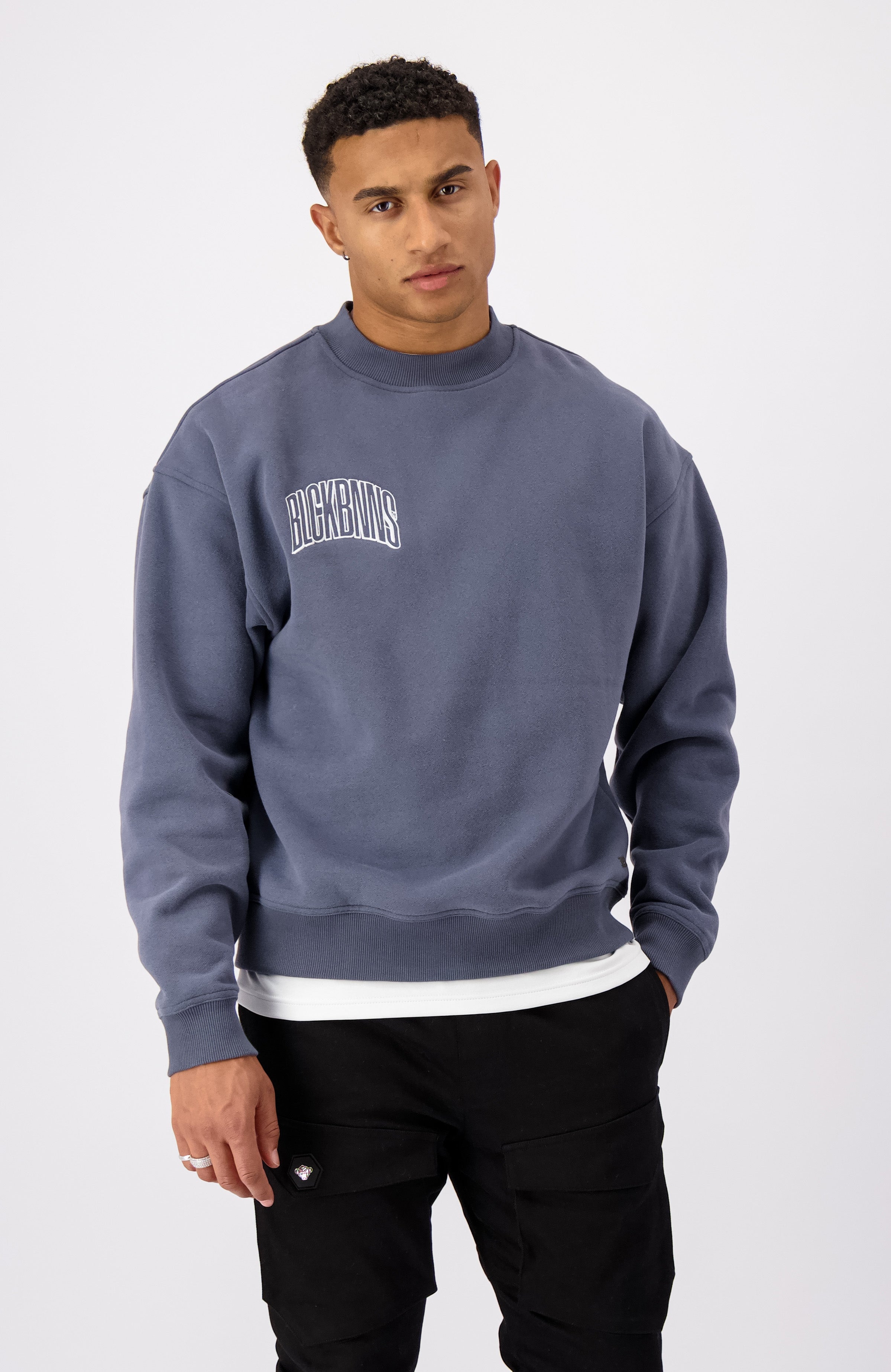 EMBROIDERED ARCH CREWNECK | Grey