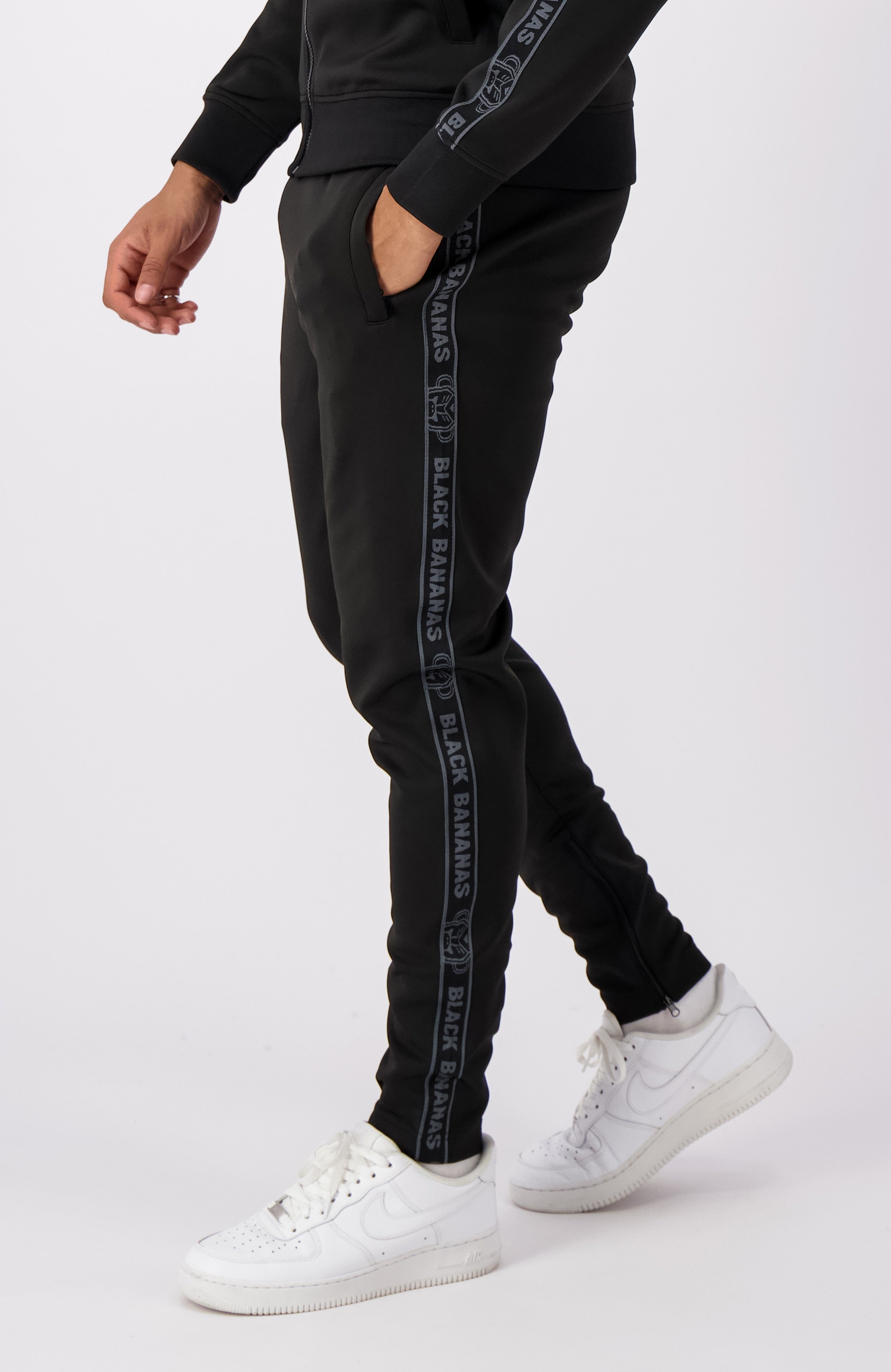 TAPED TRACKPANTS | Black